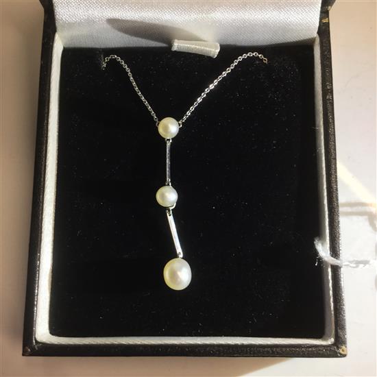 Pearl drop pendant